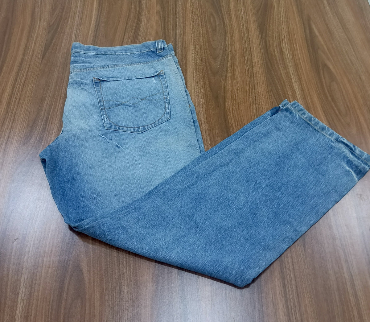 Men's Thrift Straight-Leg Jeans- wash blue denim